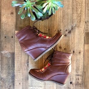 ⚡️HP⚡️Anthropologie Tribal Wedge Leather Booties